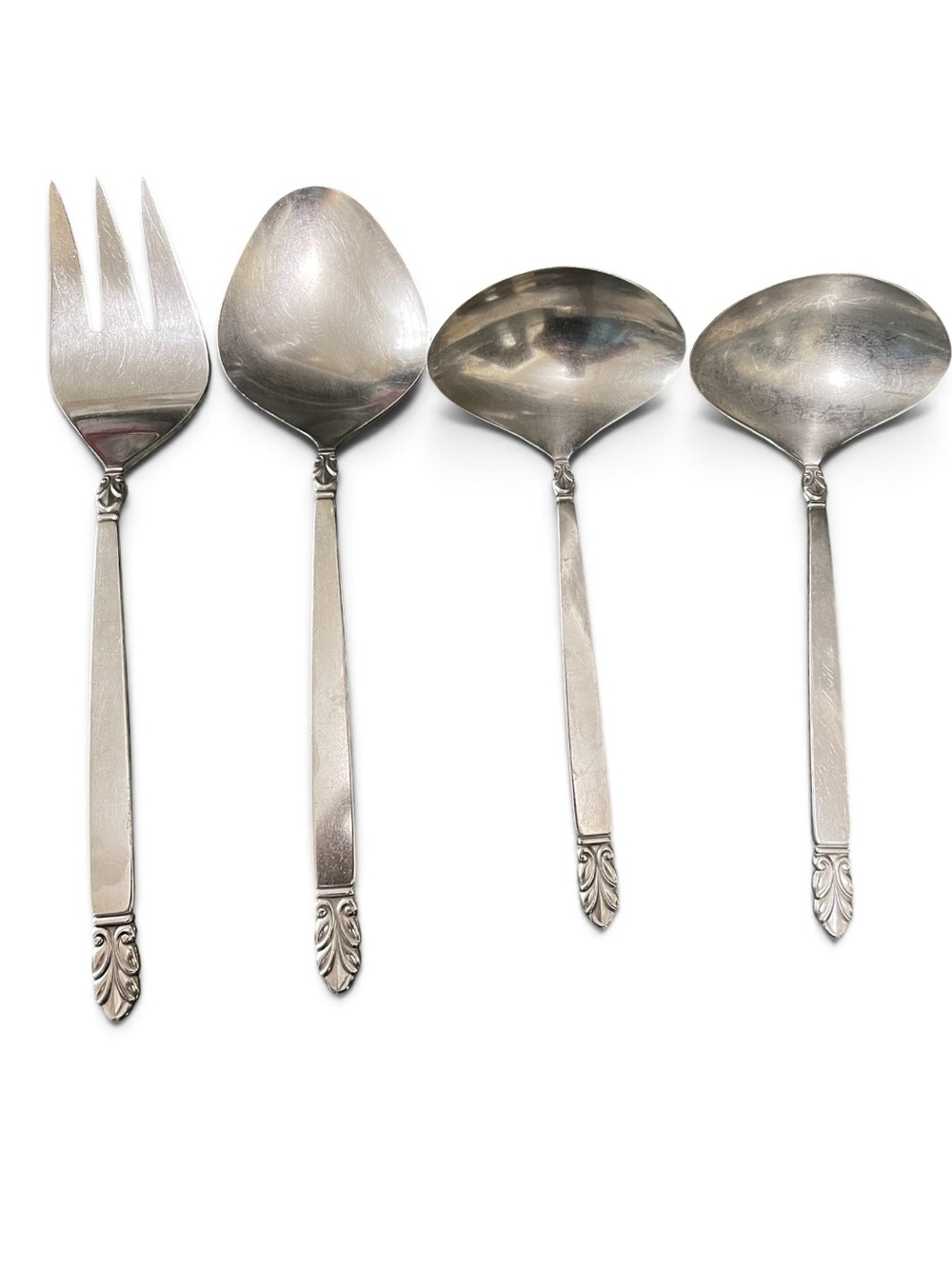 International deluxe serving
Pieces in the Norse pattern,
